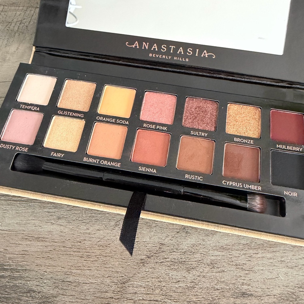 Anastasia Beverly Hills Soft Glam Eyeshadow Palette - Picture 5 of 7
